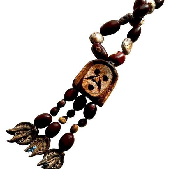 Hand made tribal necklace, carved from seeds and beans, one damaged bean, unique - Picture 3 of 7